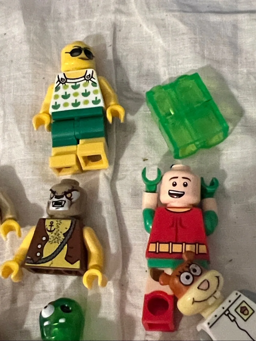Lot Lego mini figures and parts sandy cheeks robin surfer custom